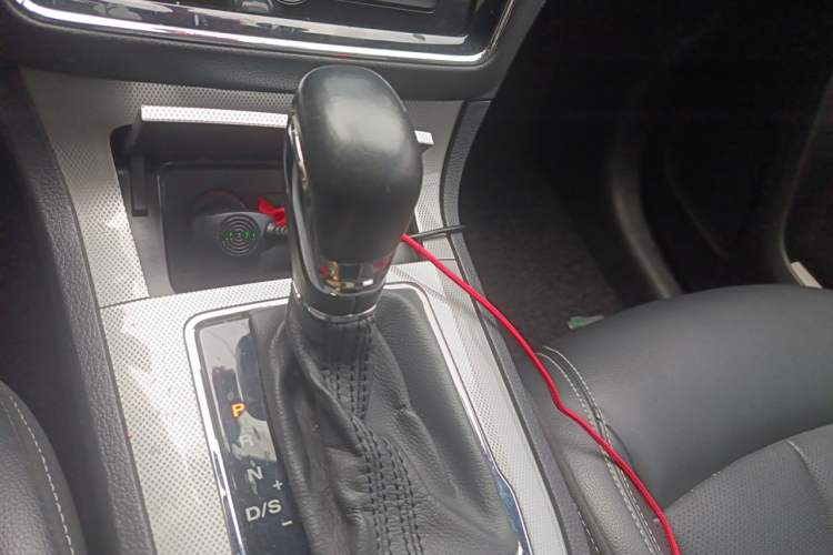 Used Roewe RX5 2017 20T Two-Wheel Drive Automatic Internet Elite Edition Gear Lever