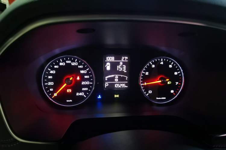 Used Roewe RX5 2017 20T Two-Wheel Drive Automatic Internet Elite Edition Instrument Cluster
