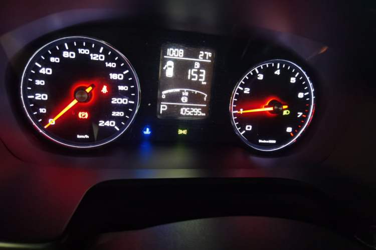 Used Roewe RX5 2017 20T Two-Wheel Drive Automatic Internet Elite Edition Odometer Close Up