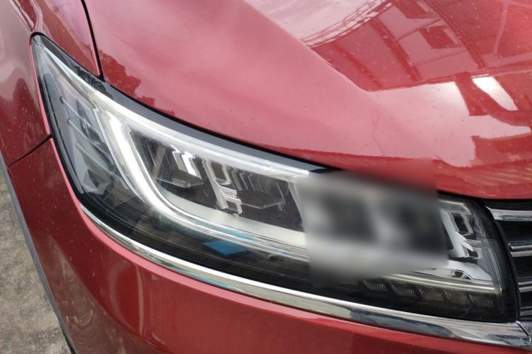 Used Roewe RX5 2017 20T Two-Wheel Drive Automatic Internet Elite Edition Right Front Headlight