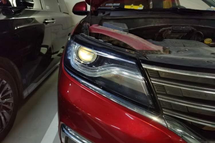 Used Roewe RX5 2017 20T Two-Wheel Drive Automatic Internet Elite Edition Right Front Headlight