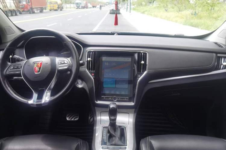 Used Roewe RX5 2017 20T Two-Wheel Drive Automatic Internet Elite Edition Interior 6