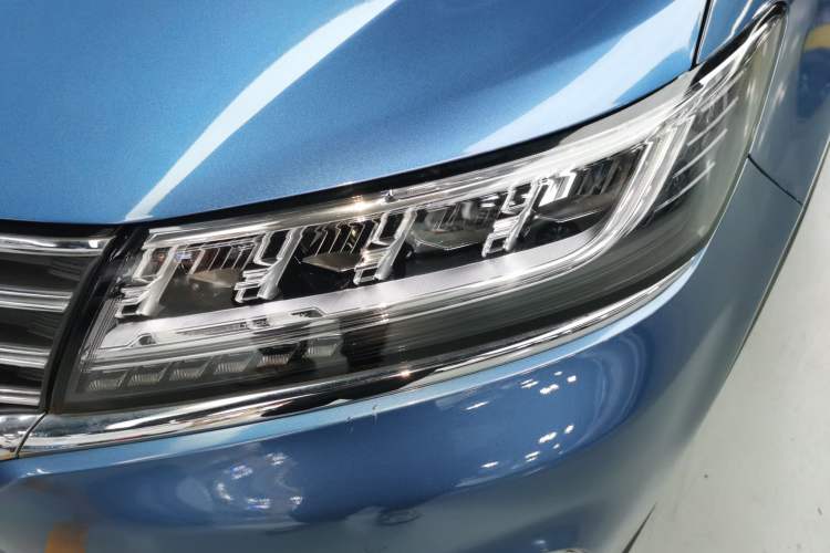 Used Roewe RX5 2017 20T Two-Wheel Drive Automatic Internet Elite Edition Left Front Headlight