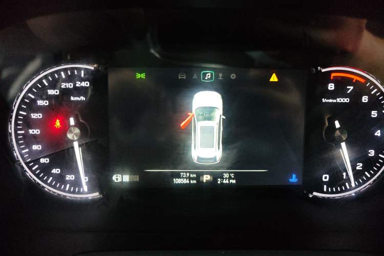 Used Roewe RX5 2017 20T Two-Wheel Drive Automatic Internet Elite Edition Odometer Close Up