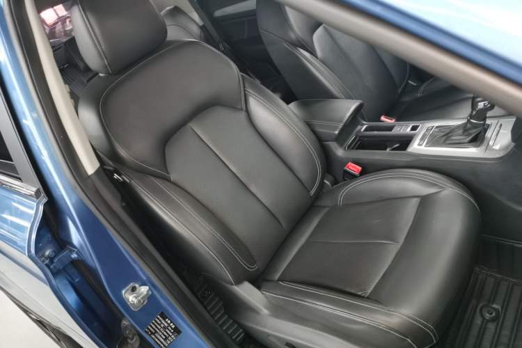 Used Roewe RX5 2017 20T Two-Wheel Drive Automatic Internet Elite Edition Right Front Seat