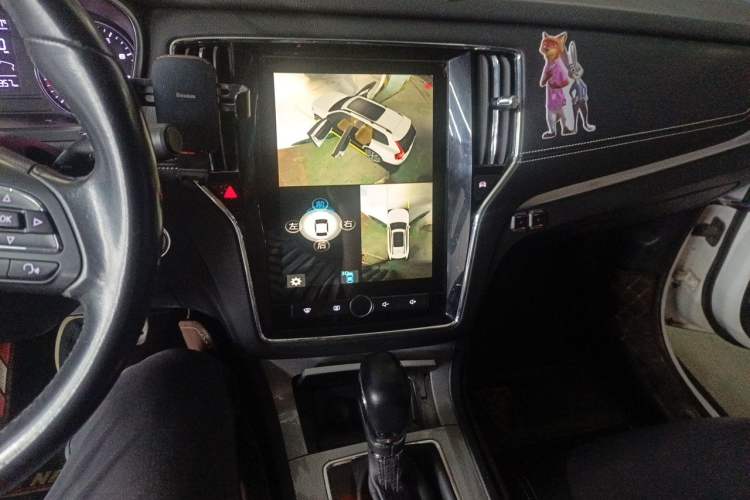 Used Roewe RX5 2017 20T Two-Wheel Drive Automatic Internet Elite Edition Audio And AC Panel