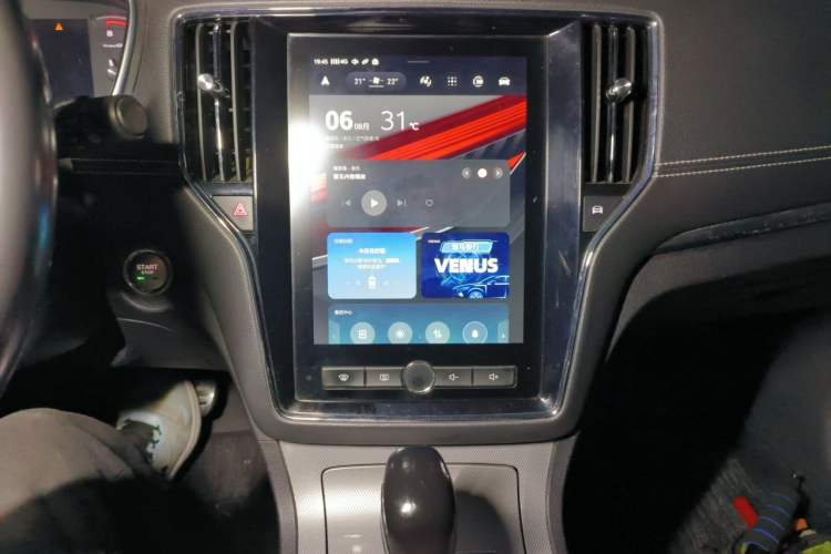 Used Roewe RX5 2017 20T Two-Wheel Drive Automatic Internet Elite Edition Audio And AC Panel