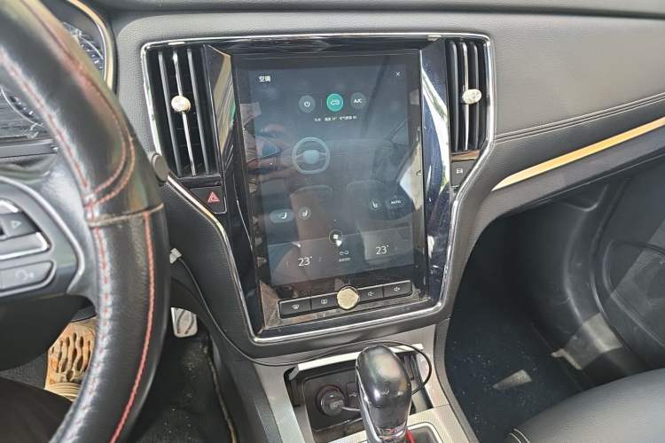 Used Roewe RX5 2017 20T Two-Wheel Drive Automatic Internet Elite Edition Audio And AC Panel