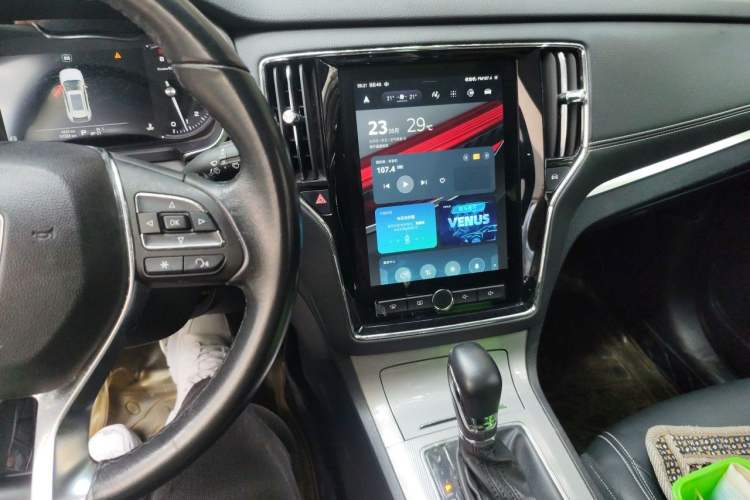Used Roewe RX5 2017 20T Two-Wheel Drive Automatic Internet Elite Edition Audio And AC Panel