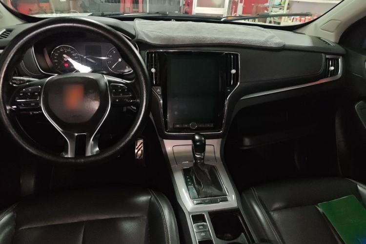 Used Roewe RX5 2017 20T Two-Wheel Drive Automatic Internet Elite Edition Center Console