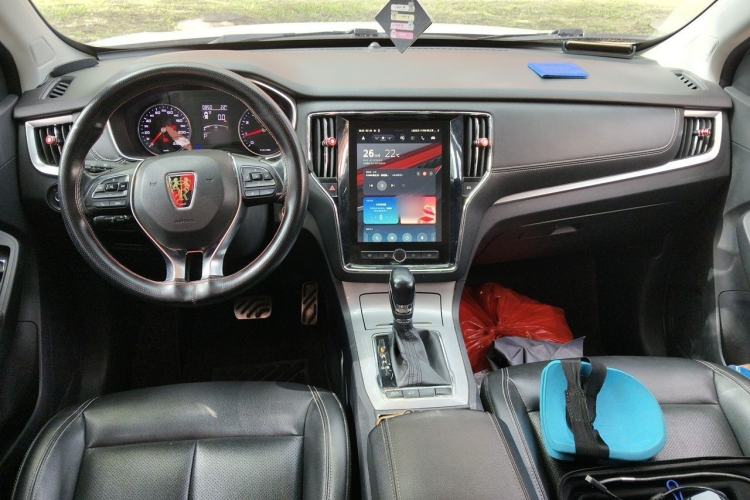 Used Roewe RX5 2017 20T Two-Wheel Drive Automatic Internet Elite Edition Center Console