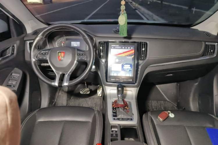 Used Roewe RX5 2017 20T Two-Wheel Drive Automatic Internet Elite Edition Center Console