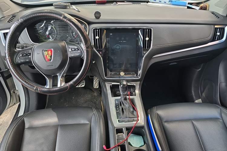 Used Roewe RX5 2017 20T Two-Wheel Drive Automatic Internet Elite Edition Center Console