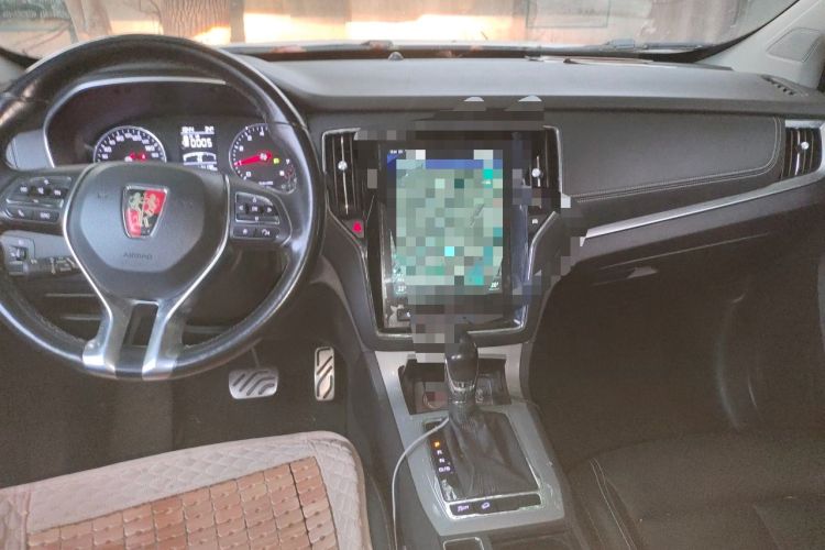 Used Roewe RX5 2017 20T Two-Wheel Drive Automatic Internet Elite Edition Center Console