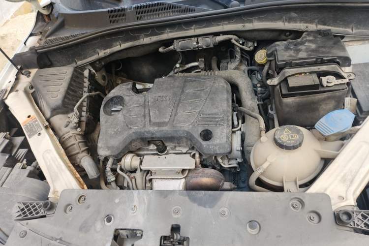 Used Roewe RX5 2017 20T Two-Wheel Drive Automatic Internet Elite Edition Engine Bay