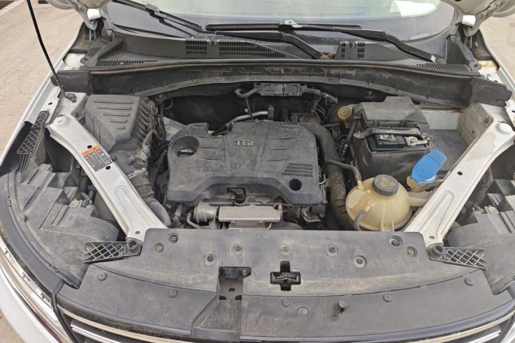 Used Roewe RX5 2017 20T Two-Wheel Drive Automatic Internet Elite Edition Engine Bay
