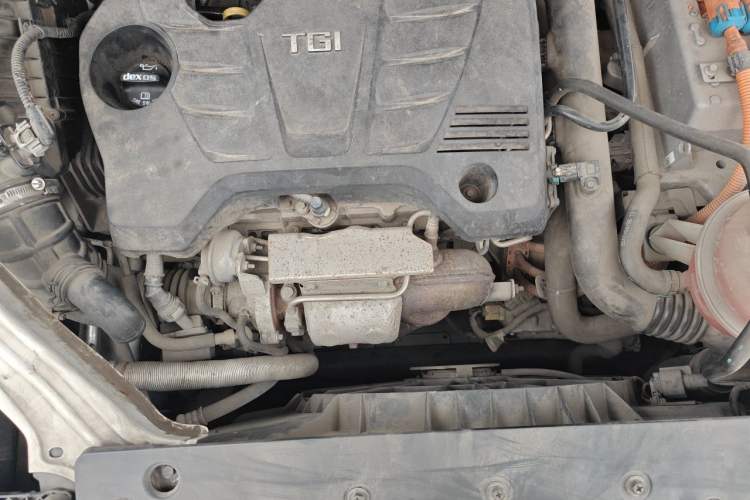 Used Roewe RX5 2017 20T Two-Wheel Drive Automatic Internet Elite Edition Engine Bay