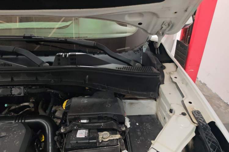 Used Roewe RX5 2017 20T Two-Wheel Drive Automatic Internet Elite Edition Engine Bay Left
