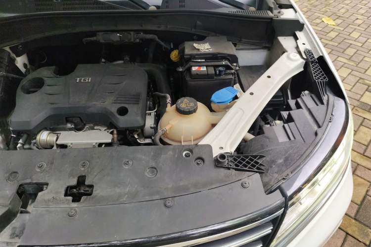 Used Roewe RX5 2017 20T Two-Wheel Drive Automatic Internet Elite Edition Engine Bay Left