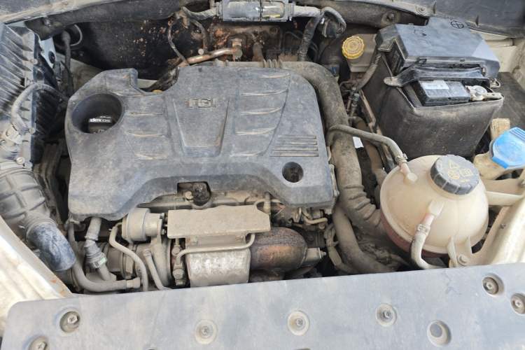 Used Roewe RX5 2017 20T Two-Wheel Drive Automatic Internet Elite Edition Engine Bay