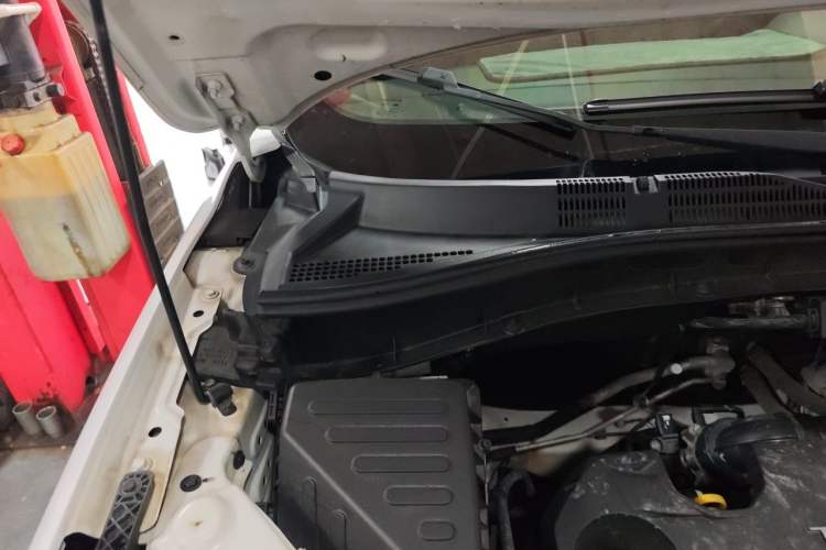 Used Roewe RX5 2017 20T Two-Wheel Drive Automatic Internet Elite Edition Engine Bay Right
