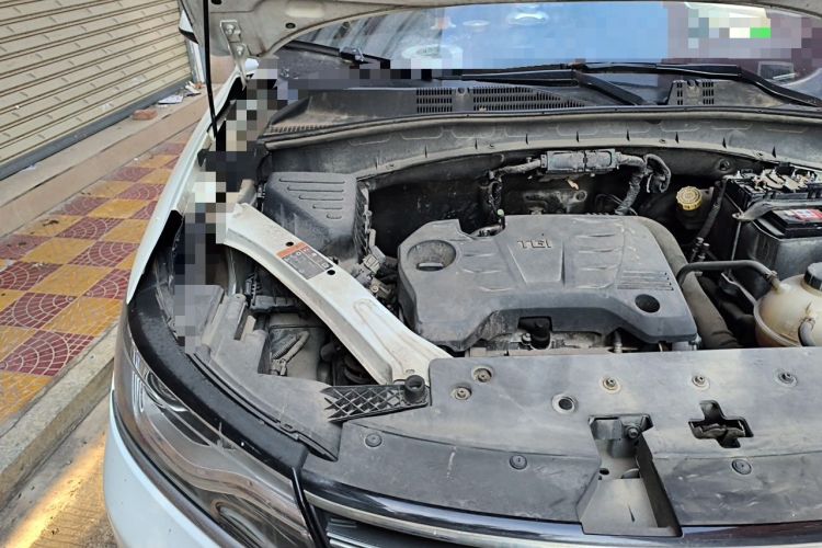 Used Roewe RX5 2017 20T Two-Wheel Drive Automatic Internet Elite Edition Engine Bay Right