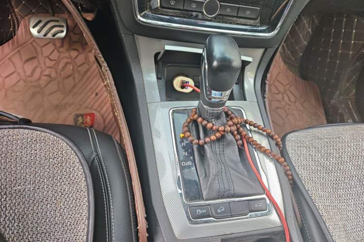 Used Roewe RX5 2017 20T Two-Wheel Drive Automatic Internet Elite Edition Gear Lever