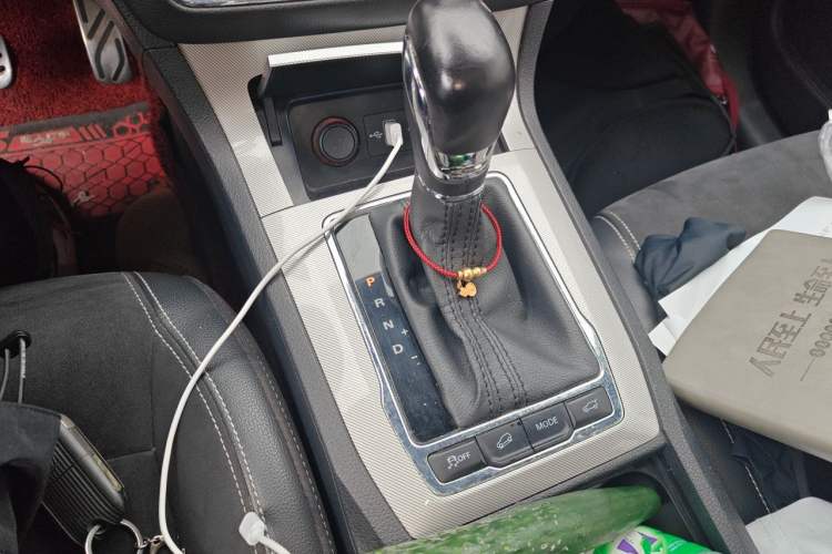 Used Roewe RX5 2017 20T Two-Wheel Drive Automatic Internet Elite Edition Gear Lever