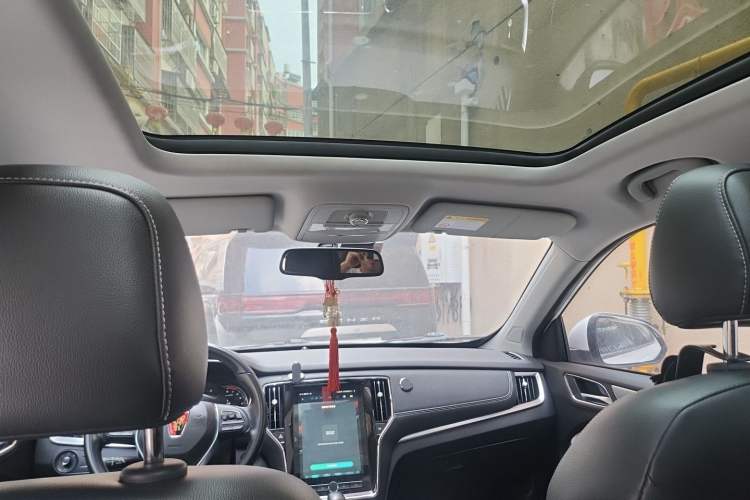 Used Roewe RX5 2017 20T Two-Wheel Drive Automatic Internet Elite Edition Headliner