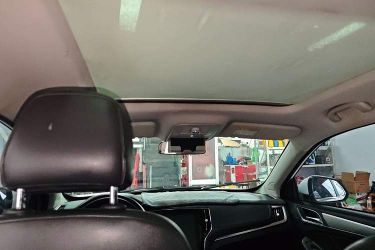 Used Roewe RX5 2017 20T Two-Wheel Drive Automatic Internet Elite Edition Headliner