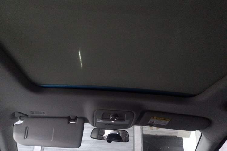 Used Roewe RX5 2017 20T Two-Wheel Drive Automatic Internet Elite Edition Headliner