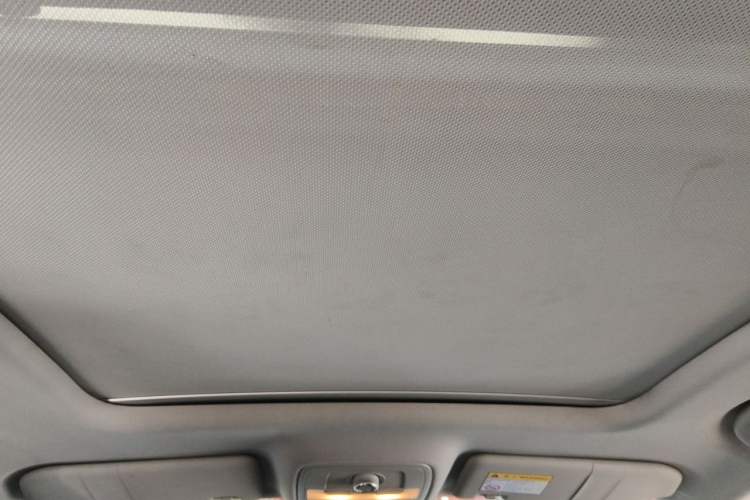 Used Roewe RX5 2017 20T Two-Wheel Drive Automatic Internet Elite Edition Headliner