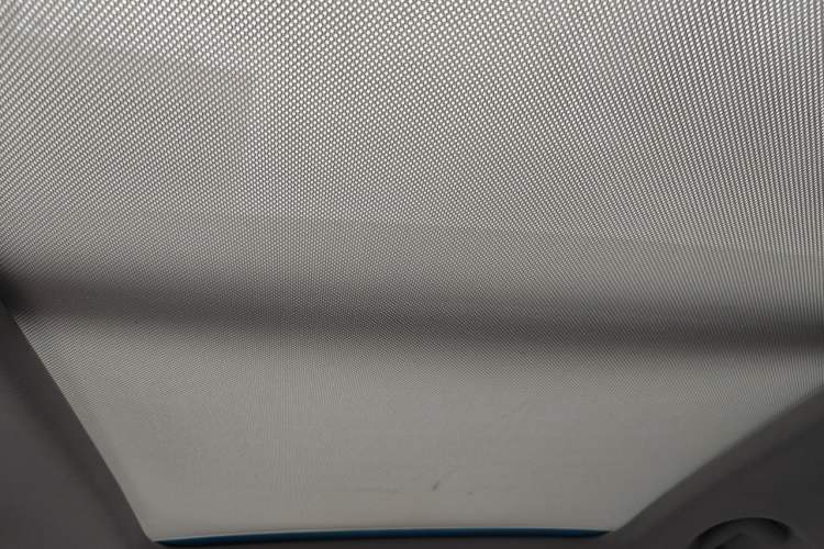 Used Roewe RX5 2017 20T Two-Wheel Drive Automatic Internet Elite Edition Headliner