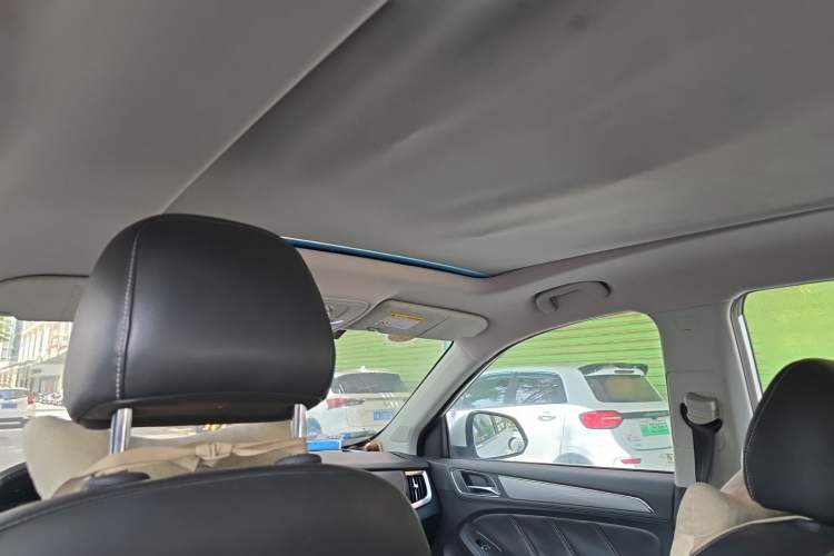 Used Roewe RX5 2017 20T Two-Wheel Drive Automatic Internet Elite Edition Headliner