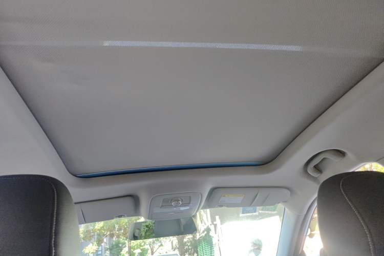 Used Roewe RX5 2017 20T Two-Wheel Drive Automatic Internet Elite Edition Headliner