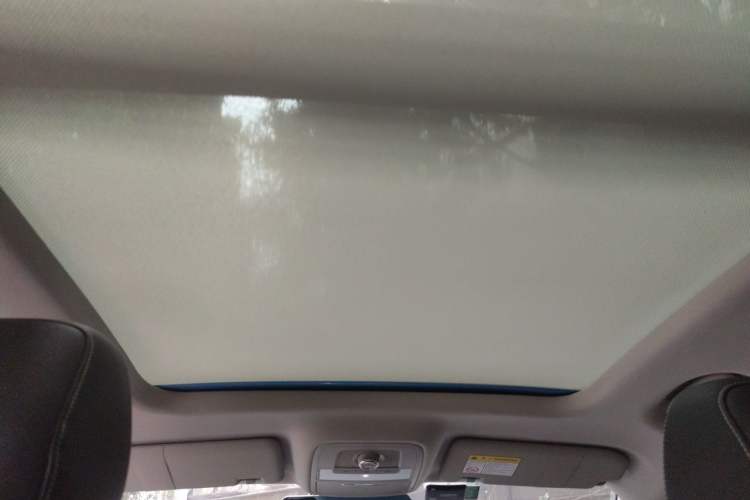 Used Roewe RX5 2017 20T Two-Wheel Drive Automatic Internet Elite Edition Headliner