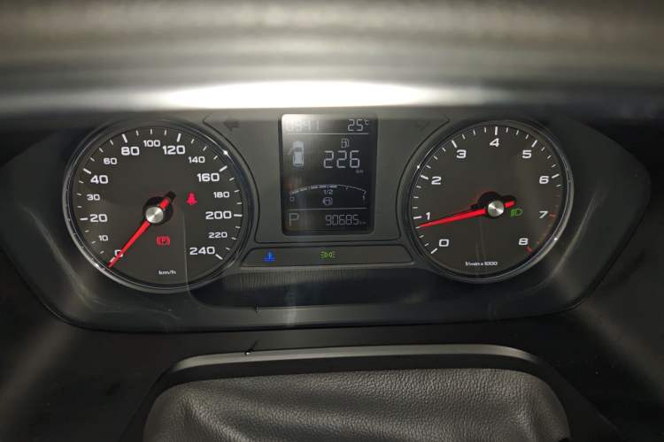 Used Roewe RX5 2017 20T Two-Wheel Drive Automatic Internet Elite Edition Instrument Cluster
