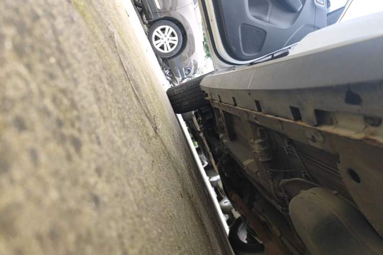 Used Roewe RX5 2017 20T Two-Wheel Drive Automatic Internet Elite Edition Left Side Sill