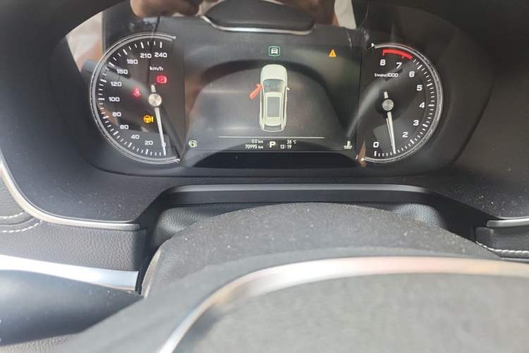 Used Roewe RX5 2017 20T Two-Wheel Drive Automatic Internet Elite Edition Odometer Close Up