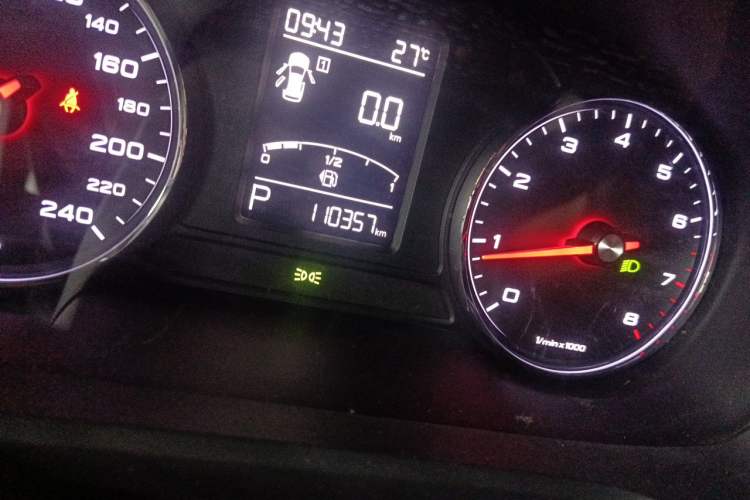 Used Roewe RX5 2017 20T Two-Wheel Drive Automatic Internet Elite Edition Odometer Close Up