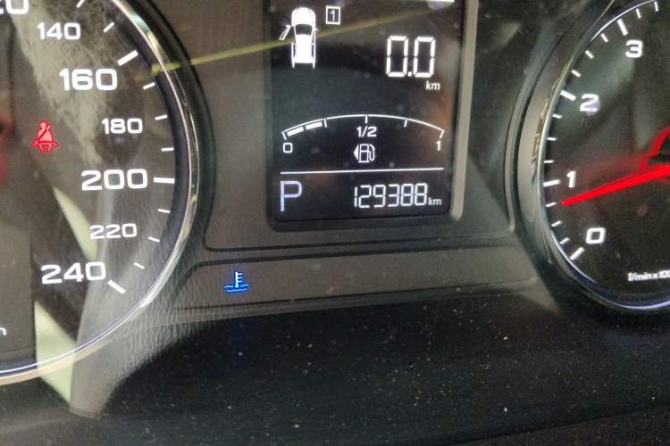 Used Roewe RX5 2017 20T Two-Wheel Drive Automatic Internet Elite Edition Odometer Close Up