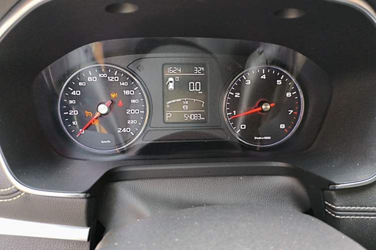 Used Roewe RX5 2017 20T Two-Wheel Drive Automatic Internet Elite Edition Odometer Close Up