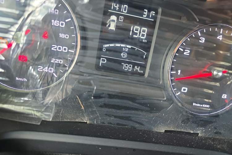 Used Roewe RX5 2017 20T Two-Wheel Drive Automatic Internet Elite Edition Odometer Close Up