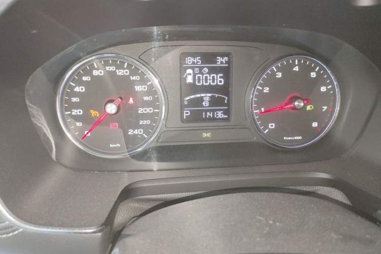 Used Roewe RX5 2017 20T Two-Wheel Drive Automatic Internet Elite Edition Odometer Close Up