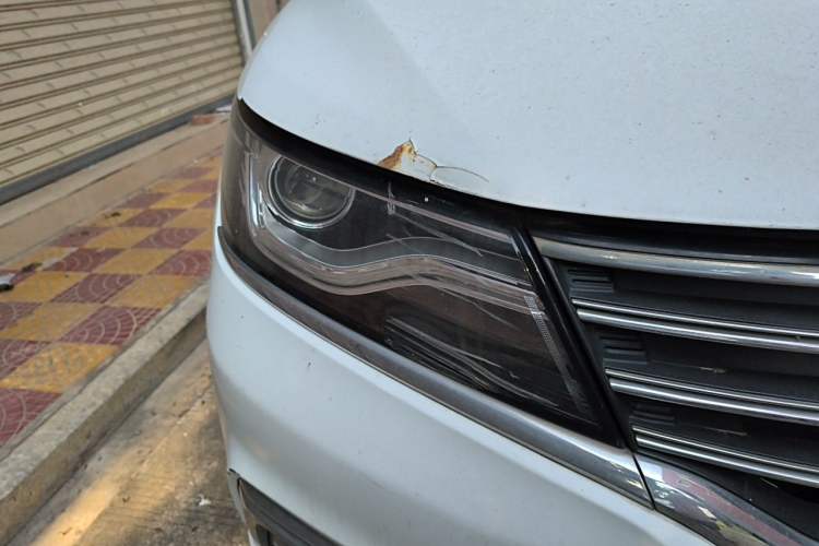 Used Roewe RX5 2017 20T Two-Wheel Drive Automatic Internet Elite Edition Right Front Headlight