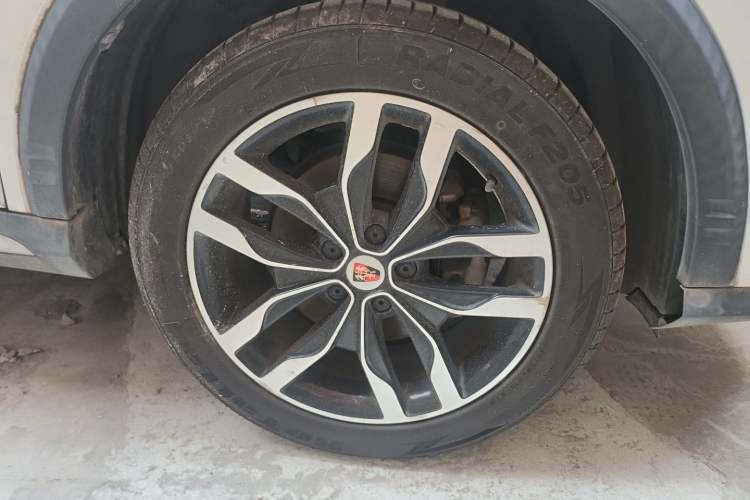 Used Roewe RX5 2017 20T Two-Wheel Drive Automatic Internet Elite Edition Right Front Wheel Hub