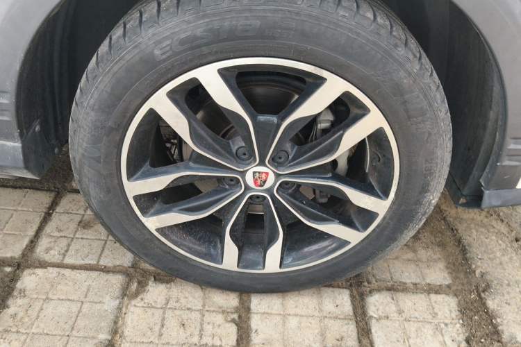 Used Roewe RX5 2017 20T Two-Wheel Drive Automatic Internet Elite Edition Right Front Wheel Hub