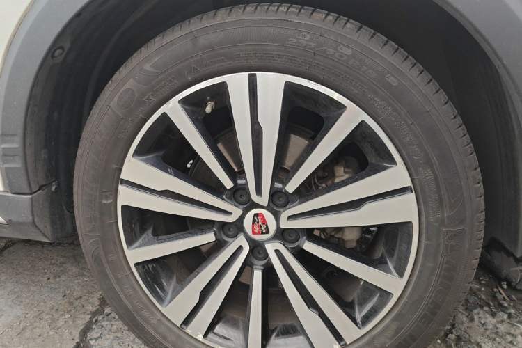 Used Roewe RX5 2017 20T Two-Wheel Drive Automatic Internet Elite Edition Right Front Wheel Hub