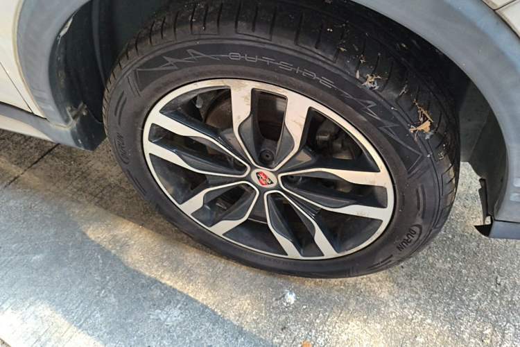 Used Roewe RX5 2017 20T Two-Wheel Drive Automatic Internet Elite Edition Right Front Wheel Hub