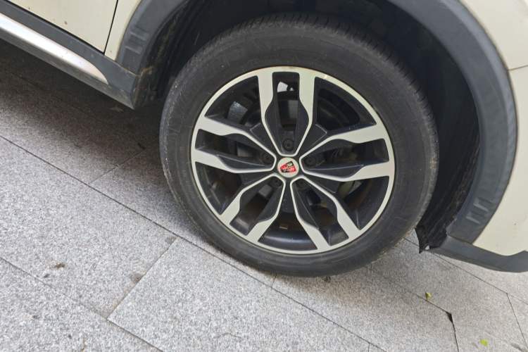 Used Roewe RX5 2017 20T Two-Wheel Drive Automatic Internet Elite Edition Right Front Wheel Hub